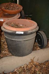 lot 576 image: 2 Planters and Tray