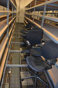 lot 565 image: 4 Black Rolling OfficeDesk Chairs