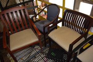 lot 561 image: Cherry Finish Back Slat Chairs and Queen Anne Style Chair