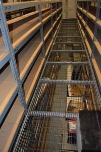 lot 263 image: Grated Flooring - 6 Sections 2x142( PICTURE MAY NOT BE EXACT GRATING)