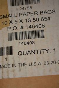 lot 152 image: Box of Small Paper Bags 10x5x13.5