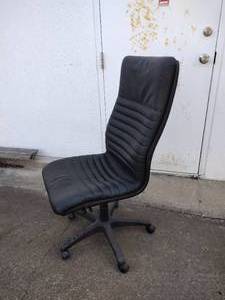 lot 592 image: Executive Chair