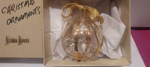 lot 17 image: Nieman Marcus glass Christmas ornament