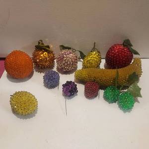 lot 34 image: Mid Century beaded fruit