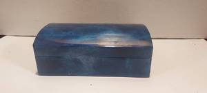 lot 41 image: wooden trinket box in blue coral