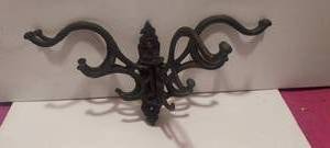 lot 49 image: Vintage wrought iron hanging hat rack