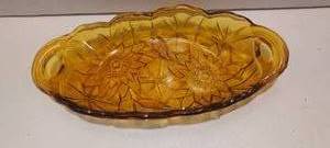 lot 60 image: Vintage Indiana Glass yellow Lily Pons celery dish