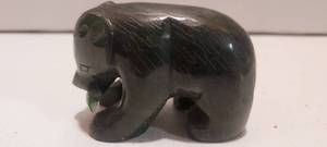lot 68 image: Vintage Jade bear with fish in its mouth.  3 tall