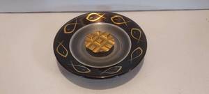 lot 140 image: vintage ceramic ashtray with painted gold accents