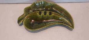 lot 142 image: Vintage ceramic leaf shaped ashtray