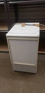 lot 8 image: U-Line Under Cabinet Ice Maker ULN-B198WH-00