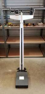 lot 59 image: Vintage Health-O-Meter No 400GXE Physicians Mechanical Beam Scale