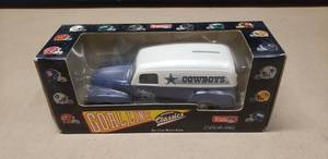 lot 103 image: Ertl Goal Line Classics 1995 Dallas Cowboys Die Cast Metal Bank