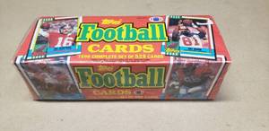 lot 107 image: Sealed 1990 Topps NFL Card Set