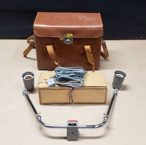 lot 151 image: Vintage Leather Camera Case wManon MII Camera Light Attachment