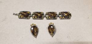 lot 169 image: Matching Costume Jewelry Set, Bracelet & Earrings