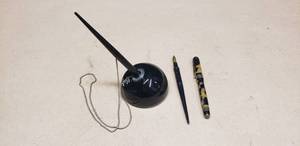 lot 234 image: Lot of Vintage Ink Pens, 1 Stamped 14K Gold Tip