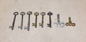 lot 235 image: Lot of Antique Cabinet & Clock Keys