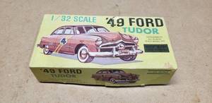 lot 240 image: Palmer Plastic 1949 Ford Tudor, All Plastic 132 Scale Model Kit