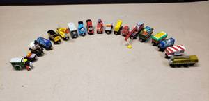 lot 245 image: Lot of 19 Vintage Thomas The Train Pieces