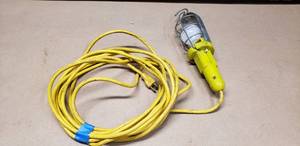 lot 254 image: Task Light w 25 Extension Cord