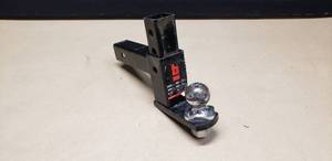 lot 261 image: Heavy-Duty Tow Hitch w 3 to 7.5 Drop