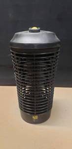 lot 267 image: Black Flag Delxuse Bug Zapper, Model BZ-40DX