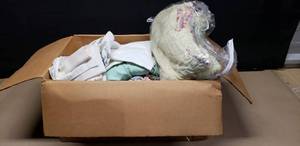 lot 302 image: Large Lot of Hand Stitched Quilt Tops, PIllowcases & Cloth Napkins