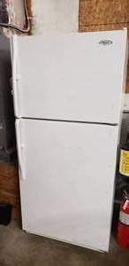 lot 7 image: Whirlpool Model ET8WTKXKQ09 Top Mount 18 cu. ft Refrigerator, Runs COLD
