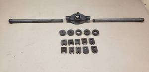 lot 311 image: Armstrong Bridgeport Pipe Threader w Tap & Die Set - 18 Pieces