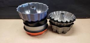 lot 336 image: Lot of 7 Vintage Misc Bundt Pans