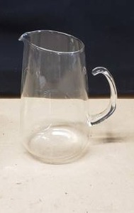 lot 339 image: RARE Pyrex 2 Quart 64 oz Reverse Open Handle Glass Serving Pitcher, Excellent Condition