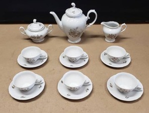 lot 349 image: Beautiful Winterling Bavaria Schwarzenbach Porcelain China Tea Set, Excellent Condition