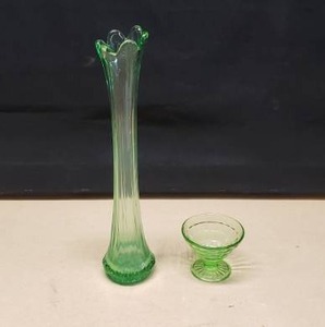 lot 374 image: Lot of 2 Green Glass Pieces, Tall Vase & Ice Cream Dish
