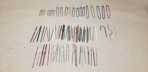 lot 415 image: Large Quantity of Crochet Hooks & Stitch Holders