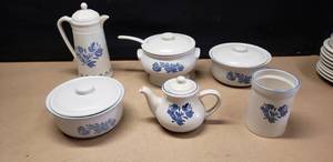 lot 418 image: Lot of Pfaltzgraff Yorktowne Pieces. Teapot 7-550, 2 QT Casserole Dish w Lid (Qty 2), Soup Toureen 7-160, Insulated Glass Lined Coffee Carafe & More
