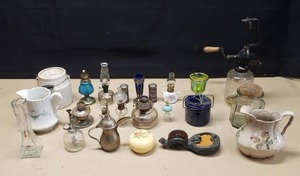 lot 424 image: Large Lot of Misc Vintage & Antique Pieces.  23 Pieces Total.