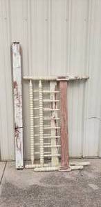 lot 428 image: Vintage Full Size Bed w Headboard, Footboard & Rails