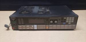 lot 443 image: Vintage Sony Model STR-AV460 AMFM Stereo Receiver