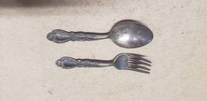 lot 458 image: Rogers Old Charleston Sterling Silver Childs Fork & Spoon Set