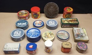 lot 462 image: Large Lot of Vintage Food Tins.  Oreo, Ritz, Lipton & Much More