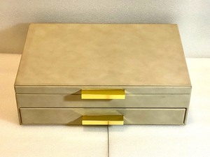 lot 9 image: Jewelry Box, Taupe Model #81175