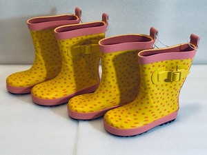 lot 81 image: Lot of 2 - New Sun Squad Kids Waterproof Rain Gardening Boots, Polka Dot - Size Medium (78)