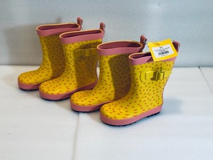 lot 82 image: Lot of 2 - New Sun Squad Kids Waterproof Rain Gardening Boots, Polka Dot - Size Medium (78)