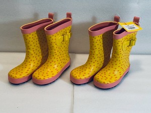 lot 83 image: Lot of 2 - New Sun Squad Kids Waterproof Rain Gardening Boots, Polka Dot - Size Medium (78)
