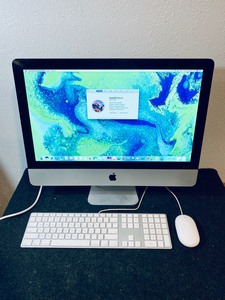 lot 30 image: Apple iMac 21.5 Mid 2010 MC508LLA 8GB 500GB Intel Core i3 3.06GHz in Silver Grade B