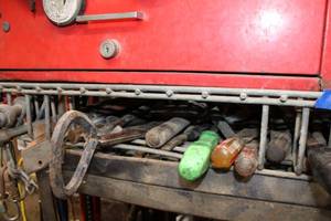 lot 30 image: Contents with Wire Pallet Crow Bars, Long Screwdrivers