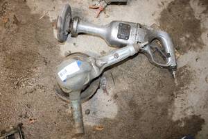 lot 35 image: Air Grinders