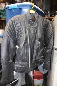 lot 142 image: Leather Motorcycle Jacket Size 40