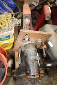 lot 119 image: Engine Stand by Pit Bull - Yellow
